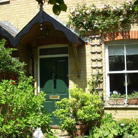 테딩턴 Old Station Gardens, Sw London B&B 외부 사진