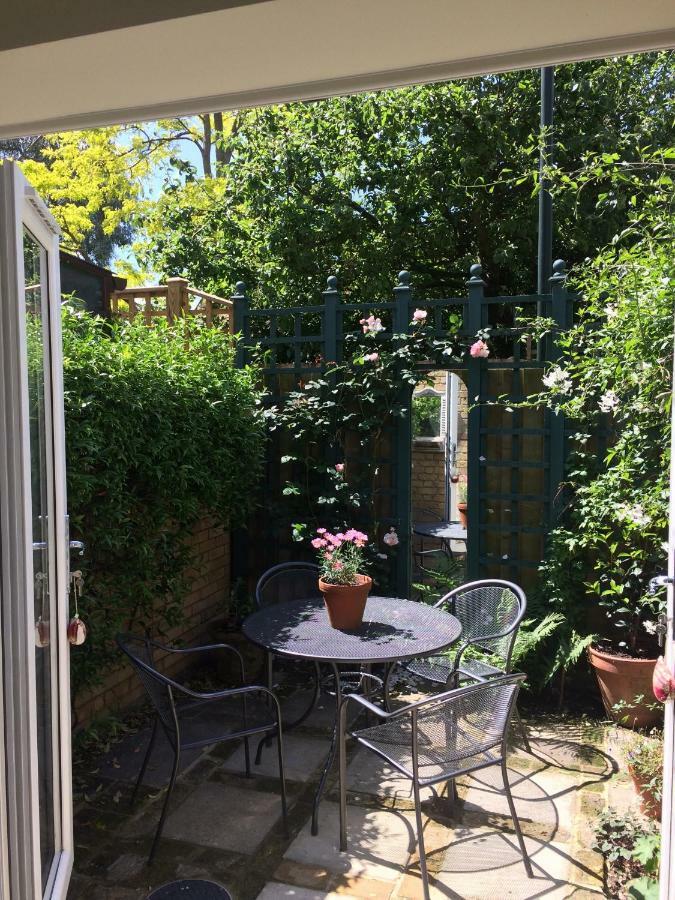 테딩턴 Old Station Gardens, Sw London B&B 외부 사진